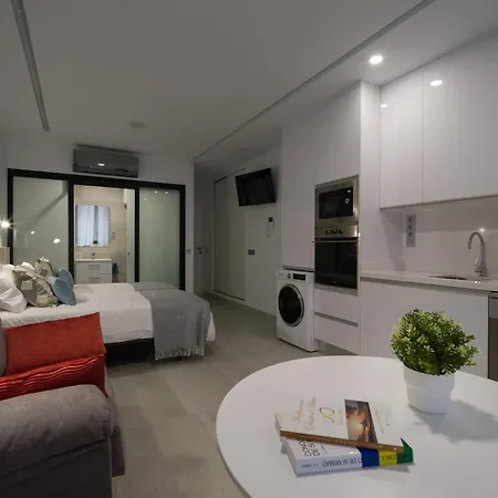 Cozy Coastal Retreat For 2 Guests *